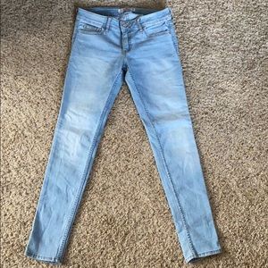 Light wash hollister skinny jeans